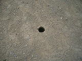 地面の穴